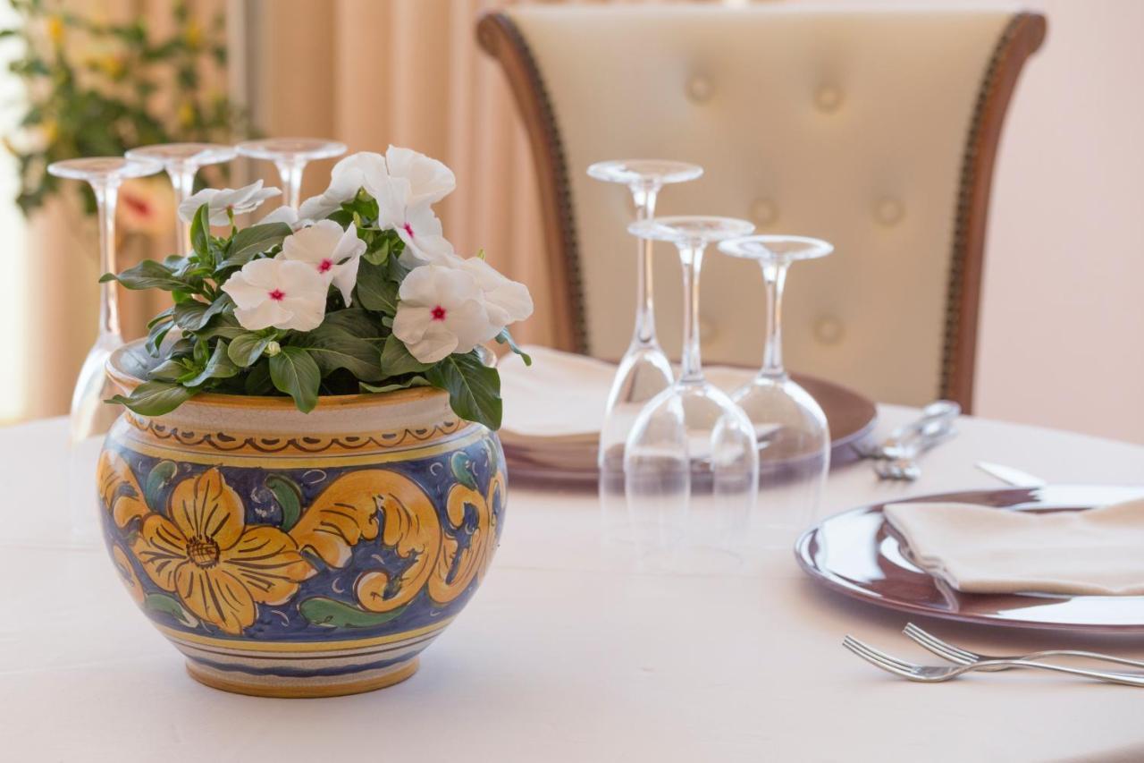טאורמינה Hotel Sole Castello (Adults Only) מראה חיצוני תמונה