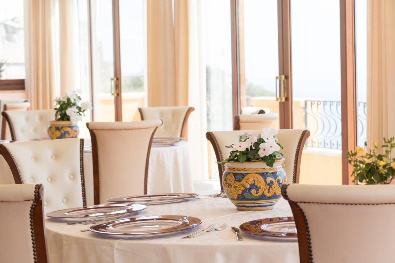 טאורמינה Hotel Sole Castello (Adults Only) מראה חיצוני תמונה