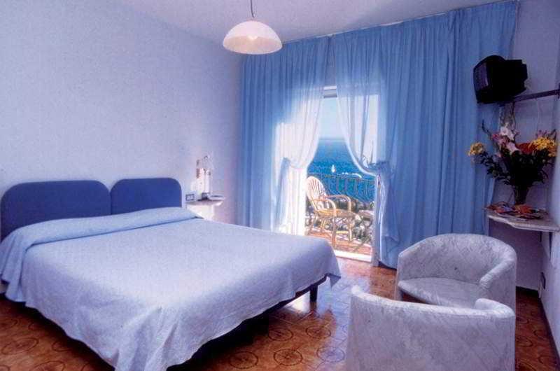 טאורמינה Hotel Sole Castello (Adults Only) מראה חיצוני תמונה