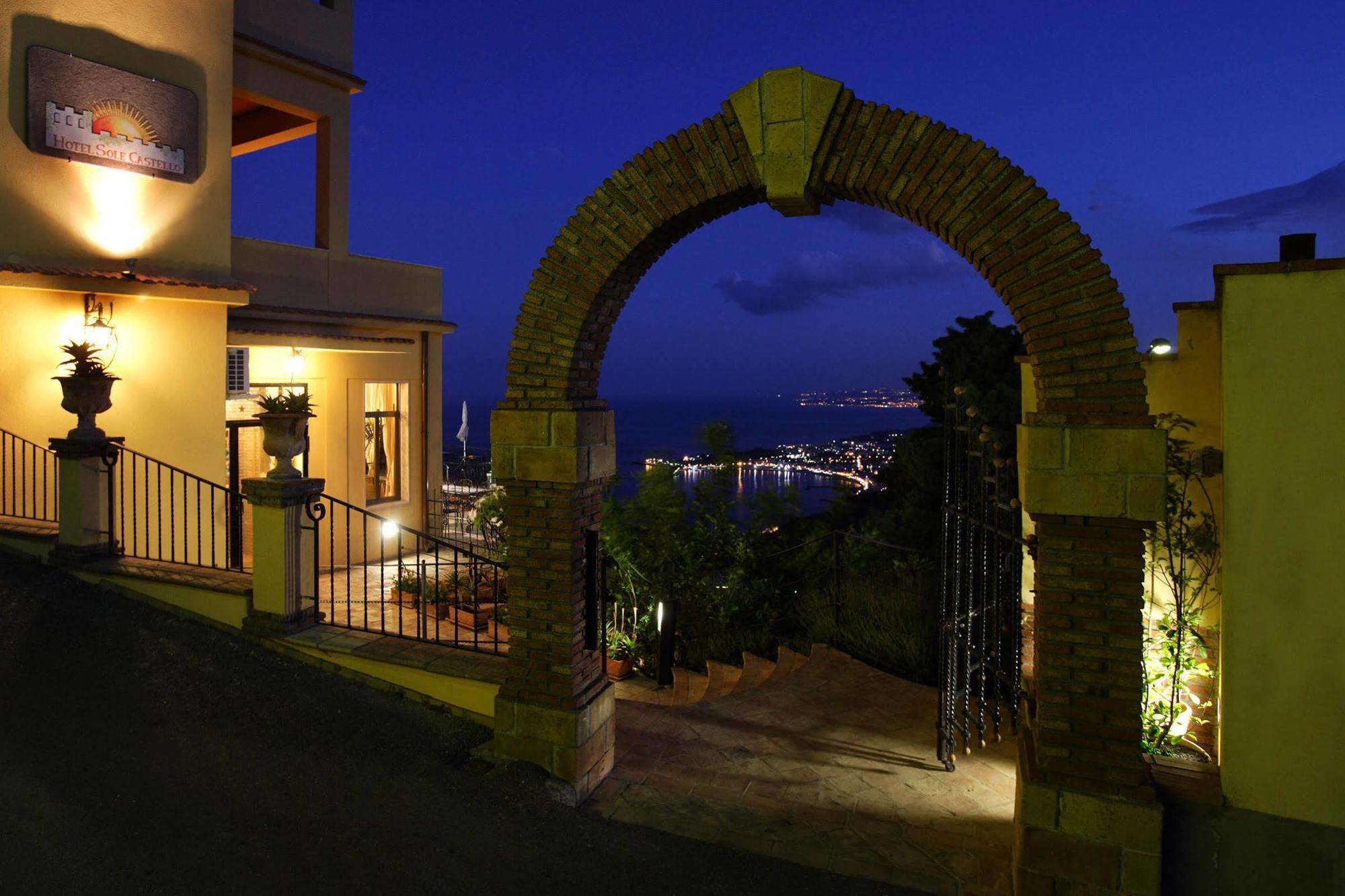 טאורמינה Hotel Sole Castello (Adults Only) מראה חיצוני תמונה